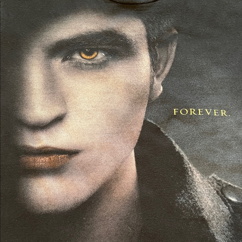 2012 Twilight Breaking Dawn Edward Graphic T-Shirt - Picture 4 of 5